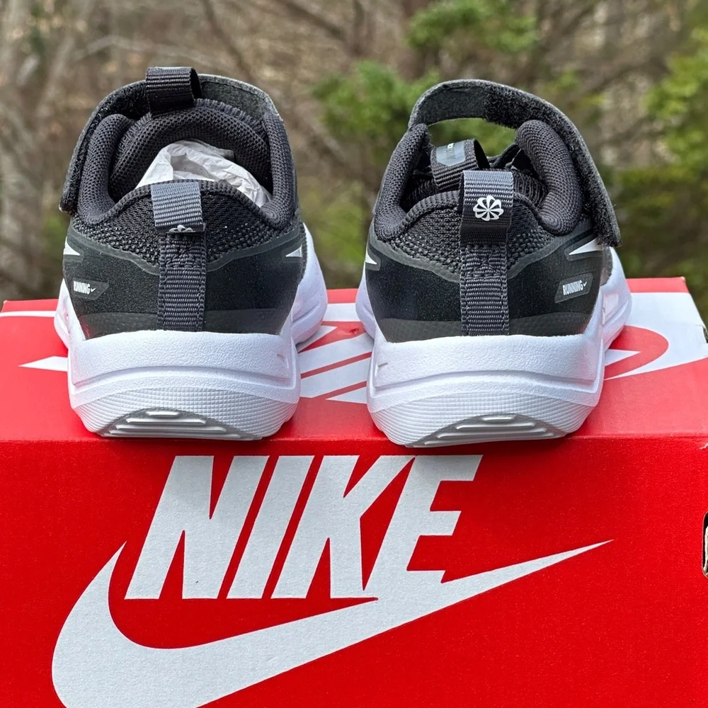 NEW Nike Little Kid Unisex Cosmic Runner Casual Everyday Sneaker Toddler 10C